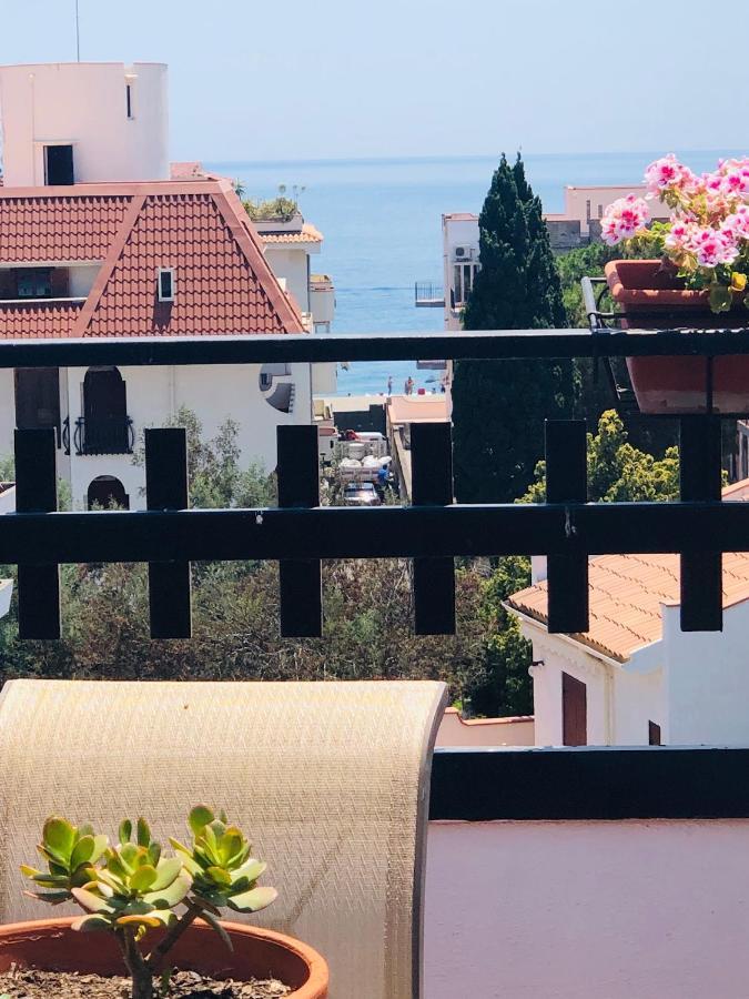 Sea View 2 Bedroom Vacation Apartment Giardini Naxos Eksteriør bilde