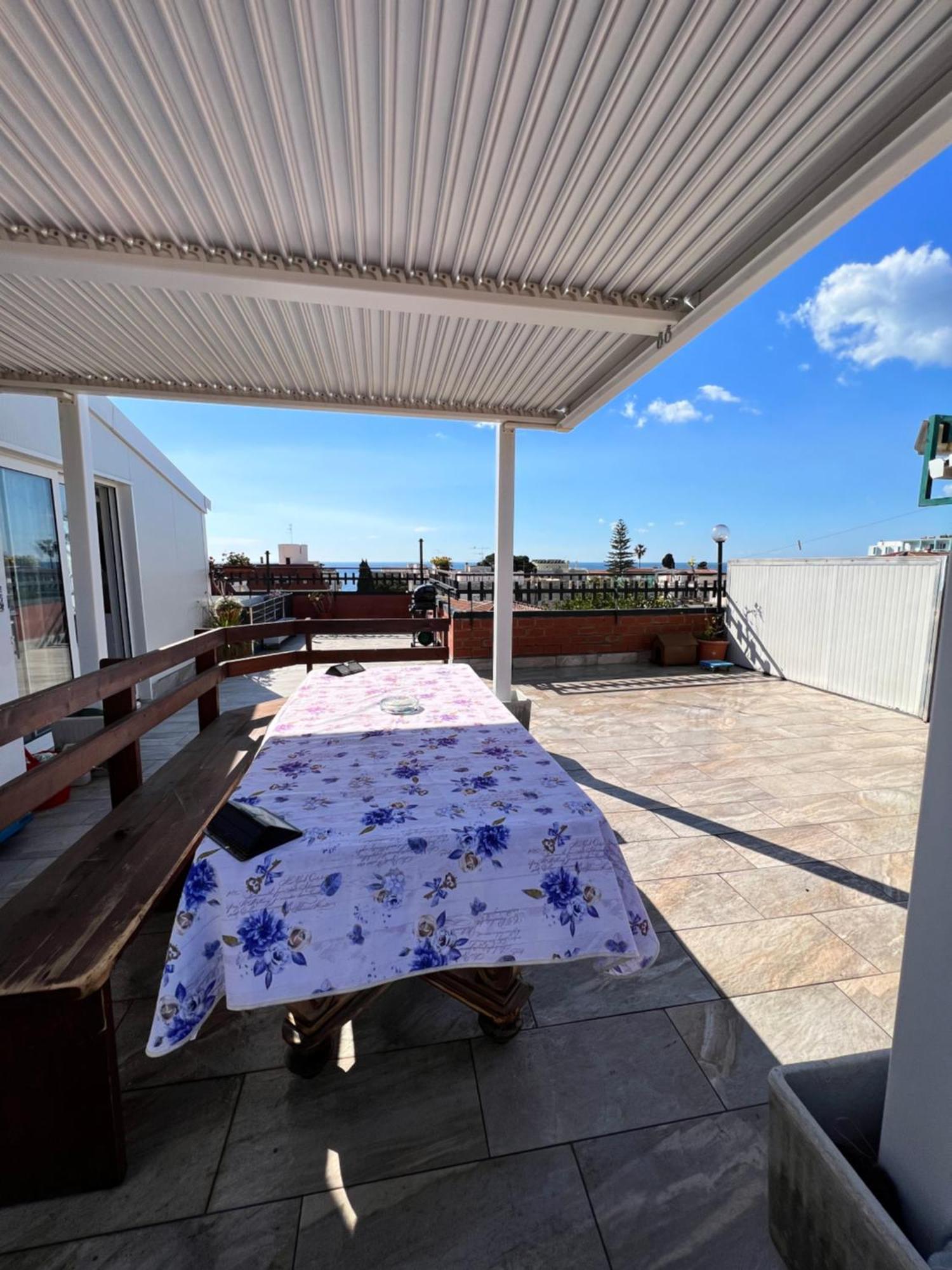 Sea View 2 Bedroom Vacation Apartment Giardini Naxos Eksteriør bilde
